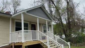 13 Scott Ave, Unit AptB in Glen Burnie, MD - Building Photo