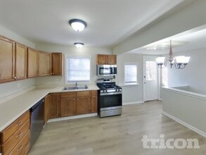 9119 Memory Trail in Wonder Lake, IL - Building Photo - Building Photo