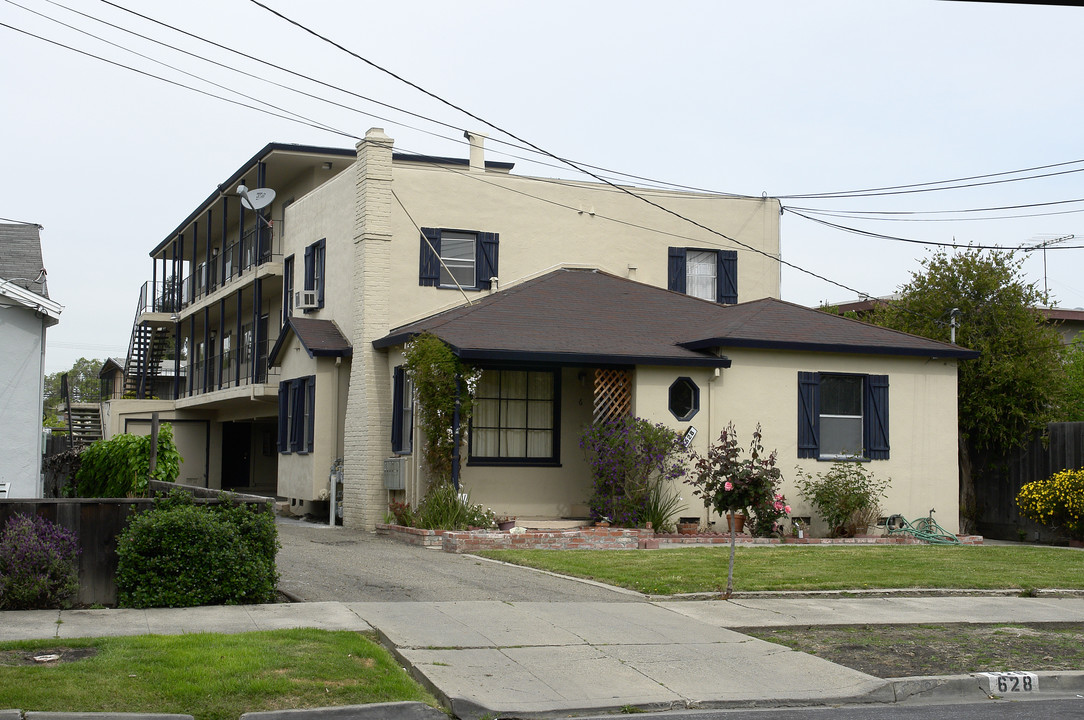 628 Madison Ave in Redwood City, CA - Building Photo