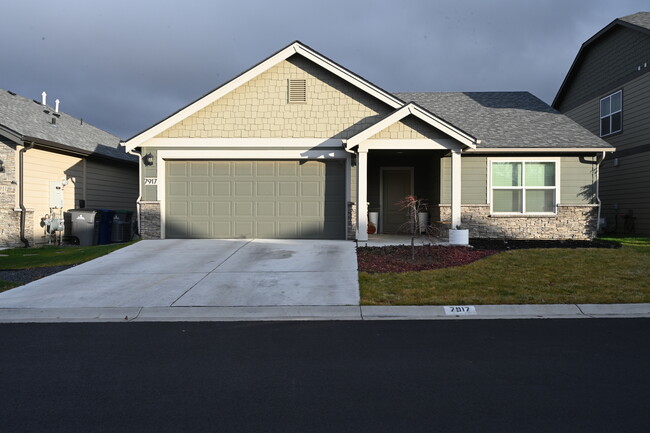 7917 S Dana Ln in Cheney, WA - Foto de edificio - Building Photo