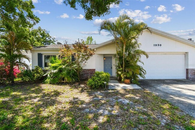 property at 1930 Groveland Rd