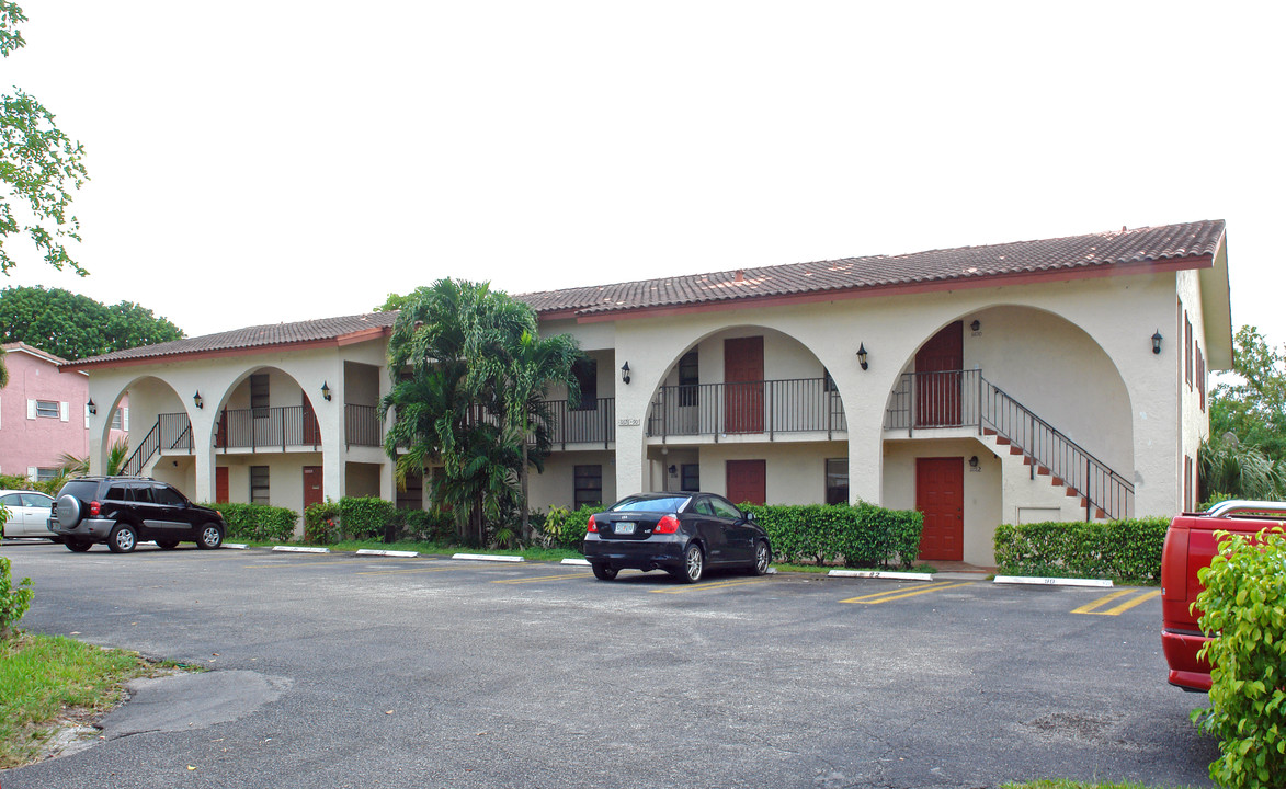 11690 NW 45th St in Coral Springs, FL - Building Photo