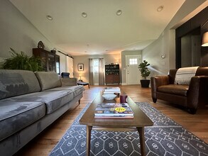2562 Miriam Ln in Decatur, GA - Building Photo - Building Photo