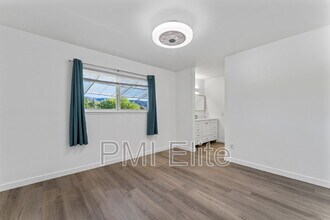 29160 Flowerpark Dr in Santa Clarita, CA - Building Photo - Building Photo