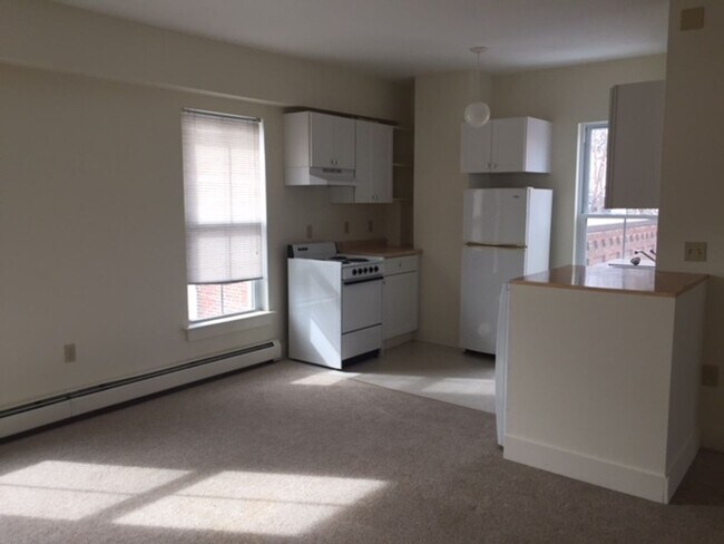 9 State St in Windsor, VT - Building Photo - Building Photo