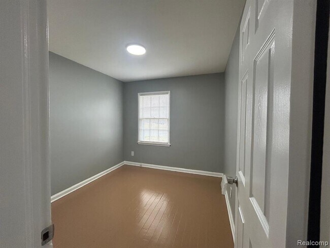 19710 Moross Rd in Detroit, MI - Building Photo - Building Photo