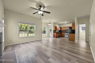 1004 Summerfield Ct in Jacksonville, NC - Building Photo - Building Photo