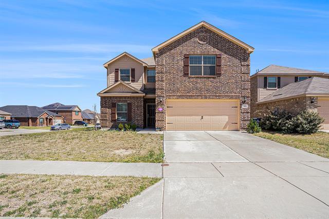 921 Primrose Dr in Sanger, TX - Foto de edificio