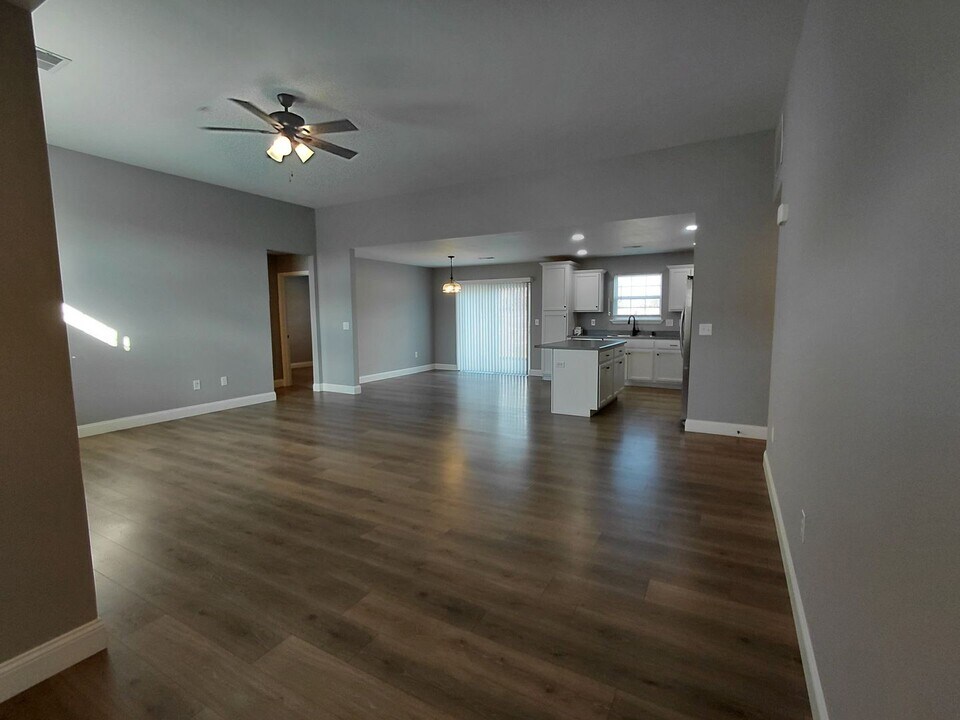 185 Andrews Dr in St. Robert, MO - Building Photo