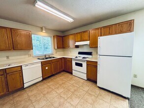 925 Bluemont Ave in Manhattan, KS - Building Photo - Building Photo