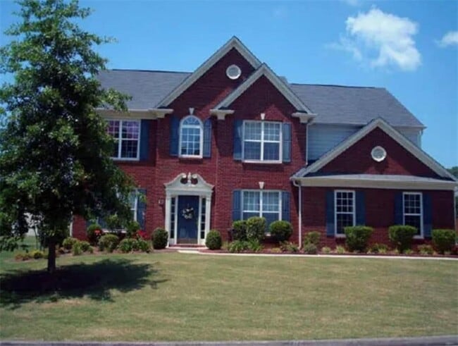 property at 570 Midhurst Pl