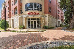 300 St Joseph Pkwy in Houston, TX - Building Photo