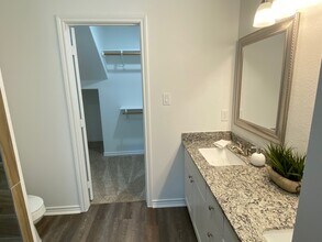 24029 Wildwood Rd in Porter, TX - Foto de edificio - Building Photo