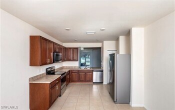 2802 40th St SW in Lehigh Acres, FL - Building Photo - Building Photo