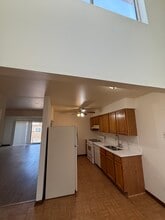 490 Pleasant Run Dr, Unit 490-F in Wheeling, IL - Building Photo - Building Photo