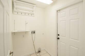 4828 Jeanette Ct in St. Cloud, FL - Foto de edificio - Building Photo