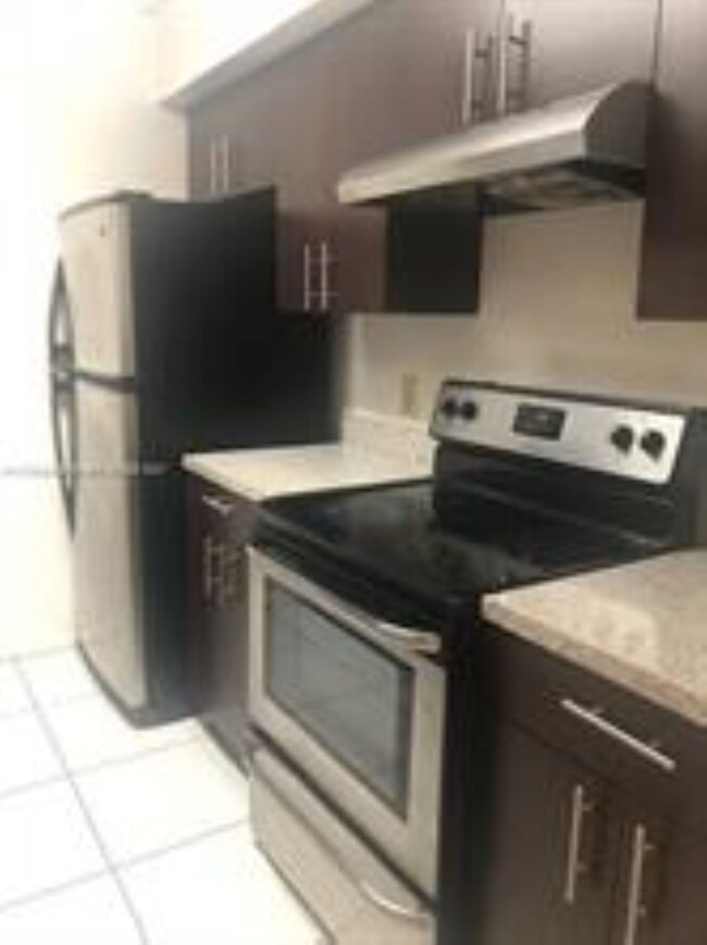 2405 NW 33rd St, Unit 1202 in Oakland Park, FL - Building Photo - Building Photo