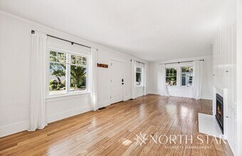 7985 SW Maple Dr in Portland, OR - Building Photo - Building Photo