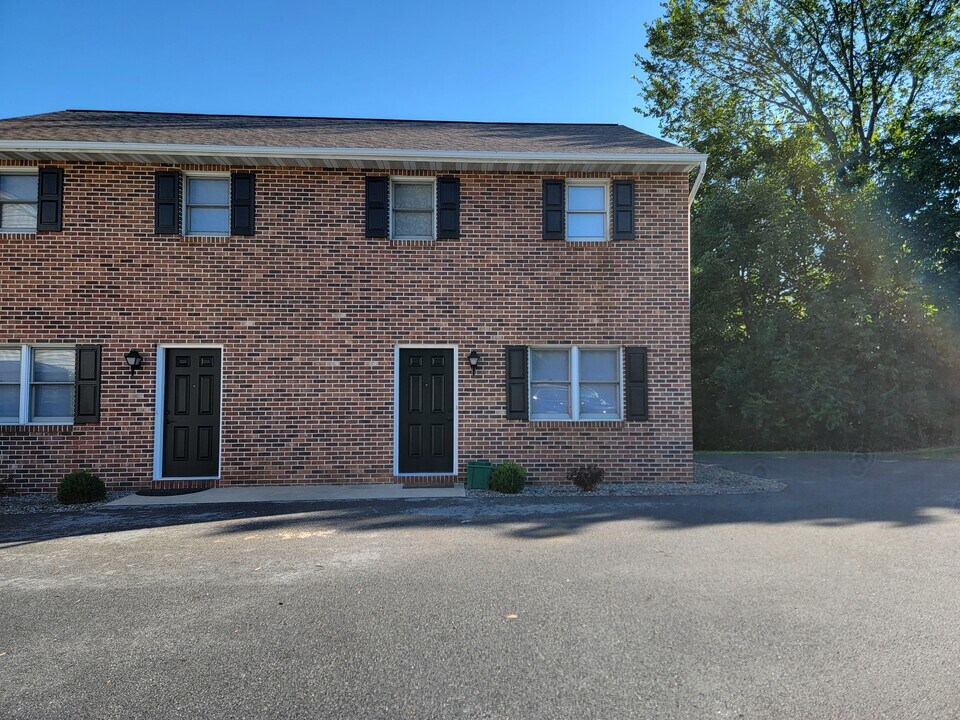 1520 N Reading Rd in Stevens, PA - Building Photo