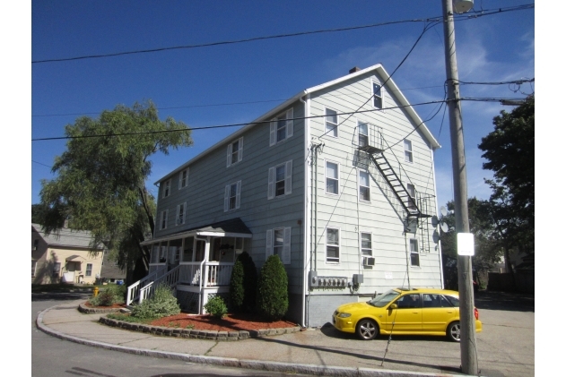 76-78 Washington St in East Providence, RI - Building Photo - Building Photo