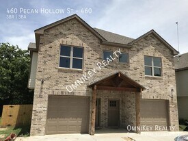 460 Pecan Hollow St in Ennis, TX - Building Photo