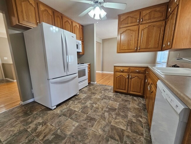 2058 Larry Dr NE in Cedar Rapids, IA - Building Photo - Building Photo