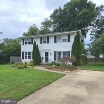 8533 Pepperdine Dr in Vienna, VA - Building Photo