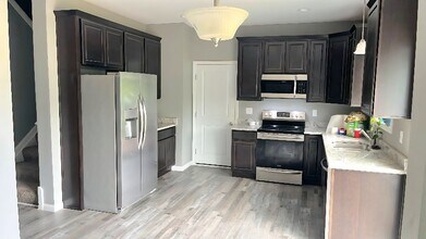 1208 Gemstone Pointe Dr in Walton, KY - Building Photo - Building Photo