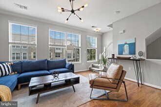 21796 Kelsey Square in Ashburn, VA - Building Photo - Building Photo