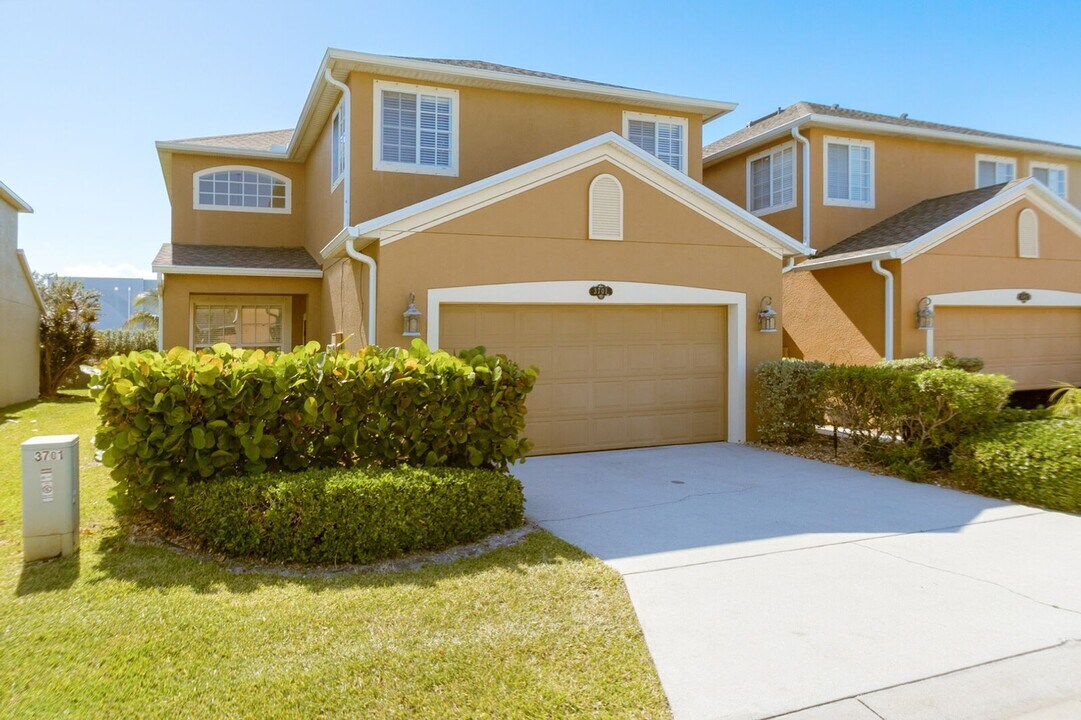 3701 Titanic Cir in Melbourne, FL - Building Photo