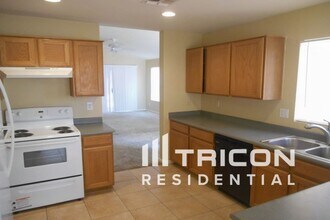 7368 W Flynn Ln in Glendale, AZ - Building Photo - Building Photo