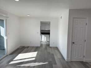 1750 Karen Ave in Las Vegas, NV - Building Photo - Building Photo
