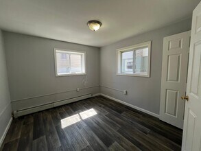 98 Old Bergen Rd, Unit BSMT in Jersey City, NJ - Foto de edificio - Building Photo