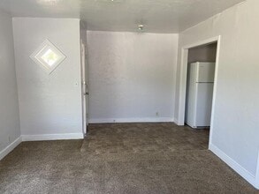 435 NE Russell Ave in Roseburg, OR - Building Photo - Building Photo