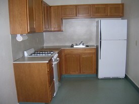 8715 N Lombard St, Unit Apt#3