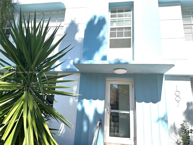 1007 Meridian Ave in Miami Beach, FL - Building Photo - Building Photo
