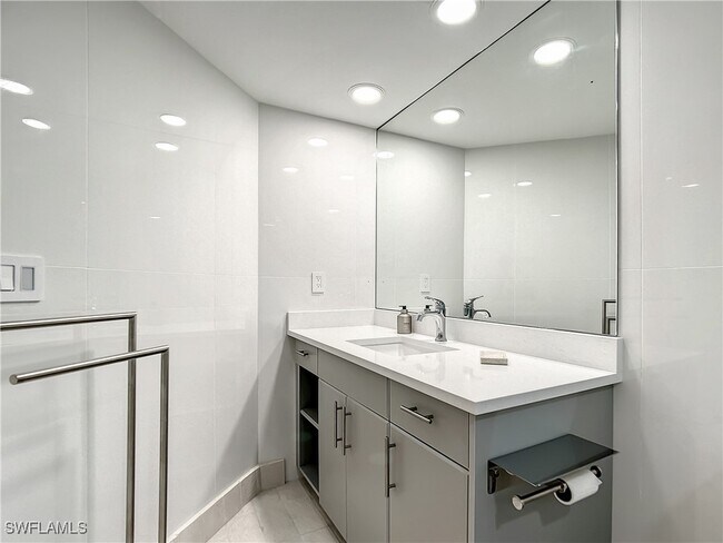 21 Casa Mar Ln in Naples, FL - Building Photo - Building Photo