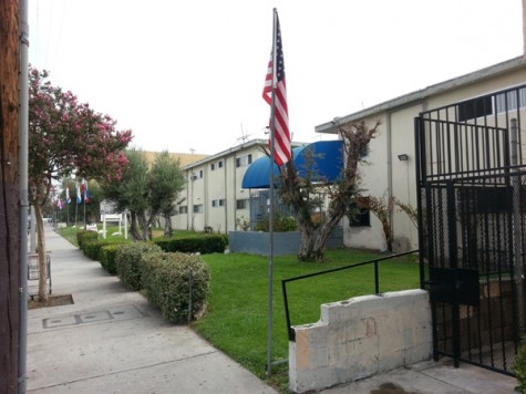 Laurel Village Apartments in North Hollywood, CA - Foto de edificio