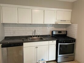 390 E 16th Ave, Unit C in Columbus, OH - Building Photo