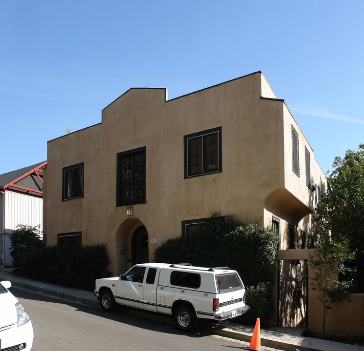 3217 Larissa Dr in Los Angeles, CA - Building Photo