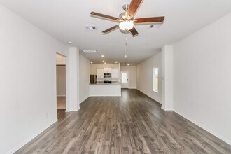 8102 Sunberry Shadow Dr in Houston, TX - Building Photo - Building Photo