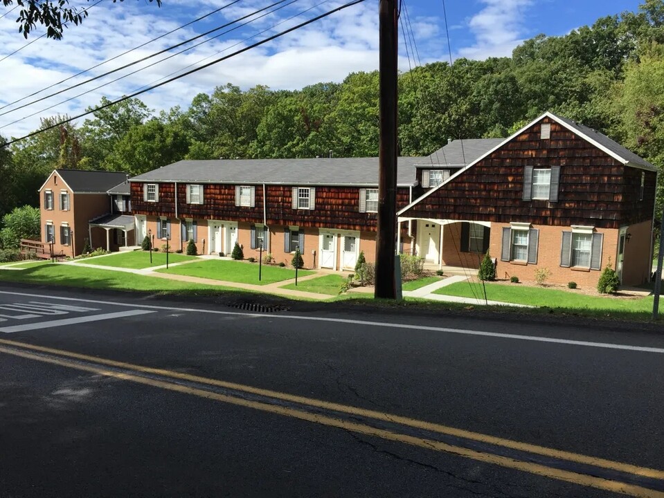 Fox Chapel Townhouses in Allison Park, PA - Building Photo