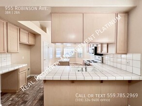 955 Robinson Ave in Clovis, CA - Building Photo - Building Photo