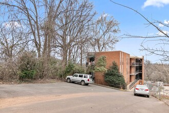 Monroe Crest Apartments in Birmingham, AL - Building Photo - Interior Photo
