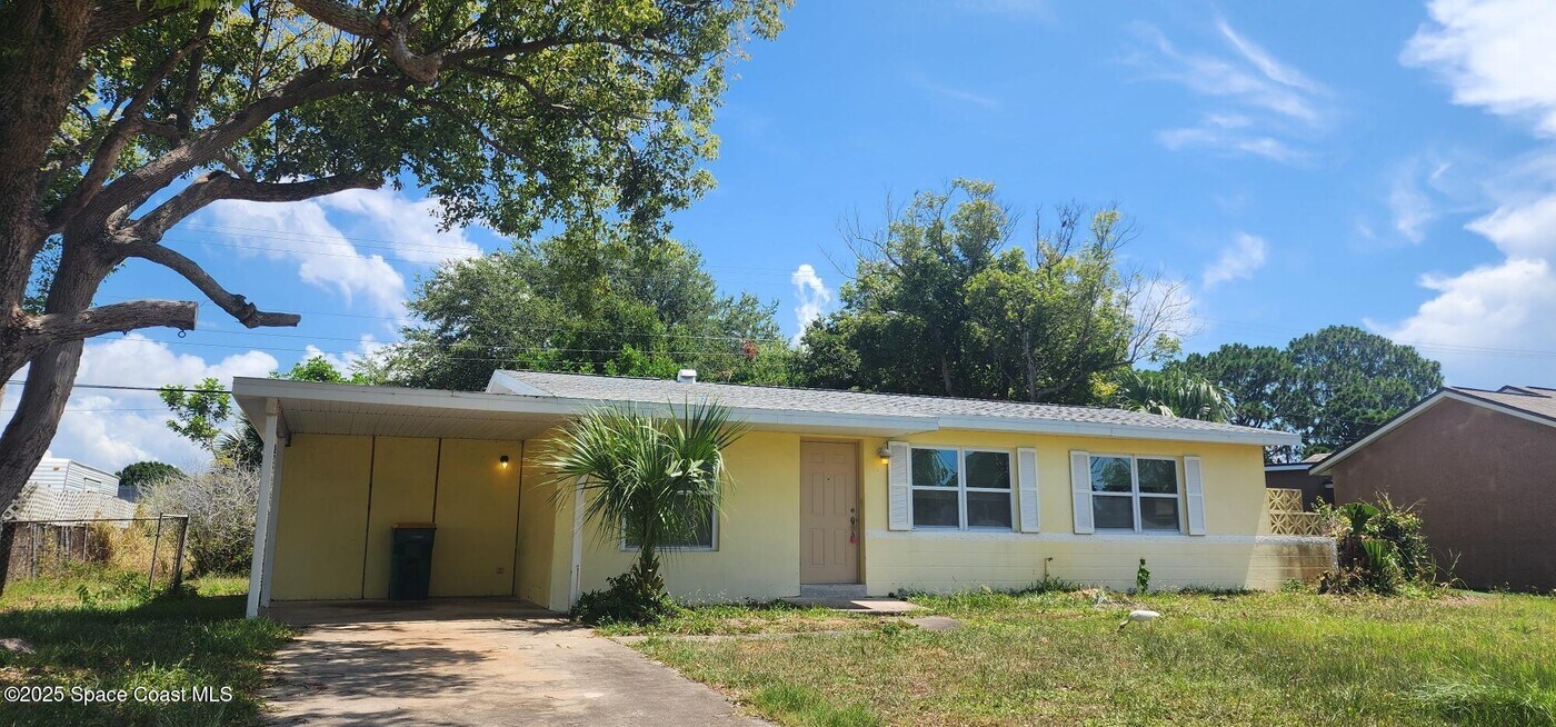 320 St Regis Dr in Merritt Island, FL - Building Photo