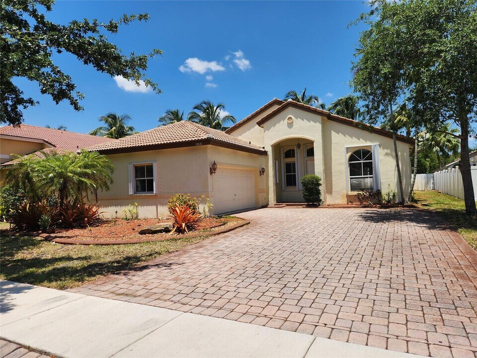 18841 SW 29th Ct in Miramar, FL - Building Photo