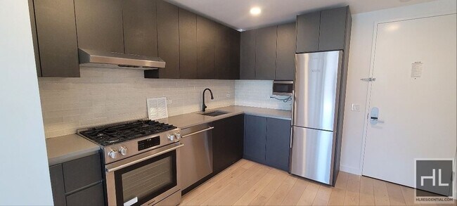 NORTHERN BOULEVARD in Queens, NY - Foto de edificio - Building Photo