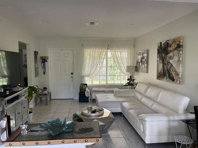 109 NE 30th Ct in Wilton Manors, FL - Building Photo - Building Photo