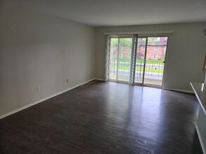 418 Riviera Dr in St. Clair Shores, MI - Building Photo - Building Photo