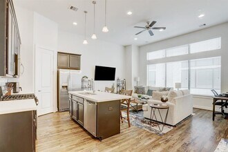 64 N Hutcheson St in Houston, TX - Building Photo - Building Photo